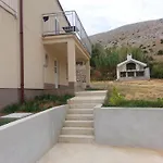 شقة Pag *